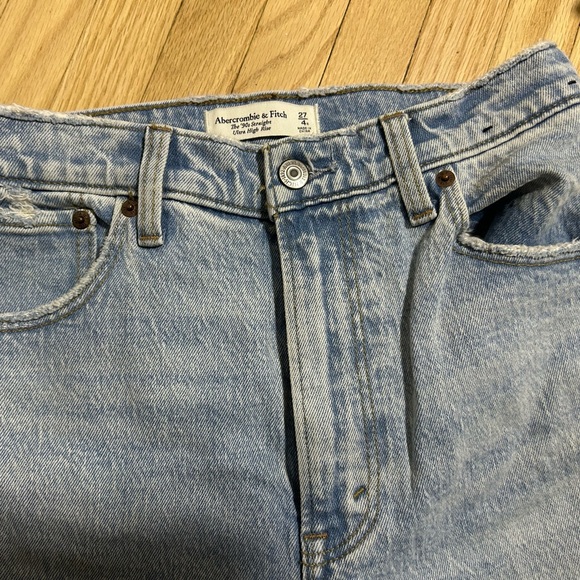 Abercrombie Curve Love Ultra High Rise 90s Straight Jean - Picture 4 of 4